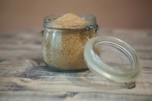 น้ำตาลซูโครสพบในน้ำตาลทรายและน้ำตาลอ้อย