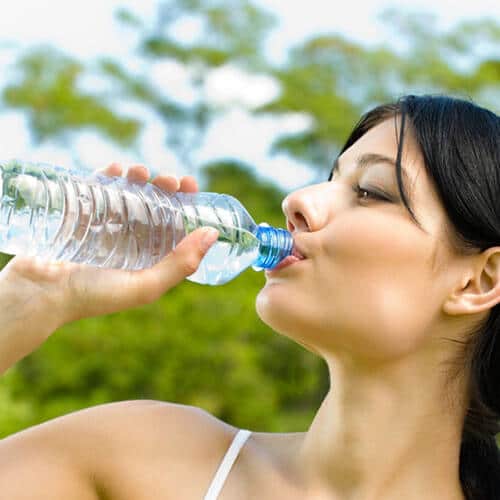 น้ำมีประโยชน์ต่อร่างกายมาก กินเพื่อสุขภาพควรทานน้ำเยอะๆ