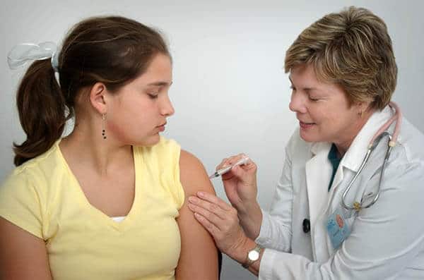การฉีดวัคซีนในวัยรุ่น